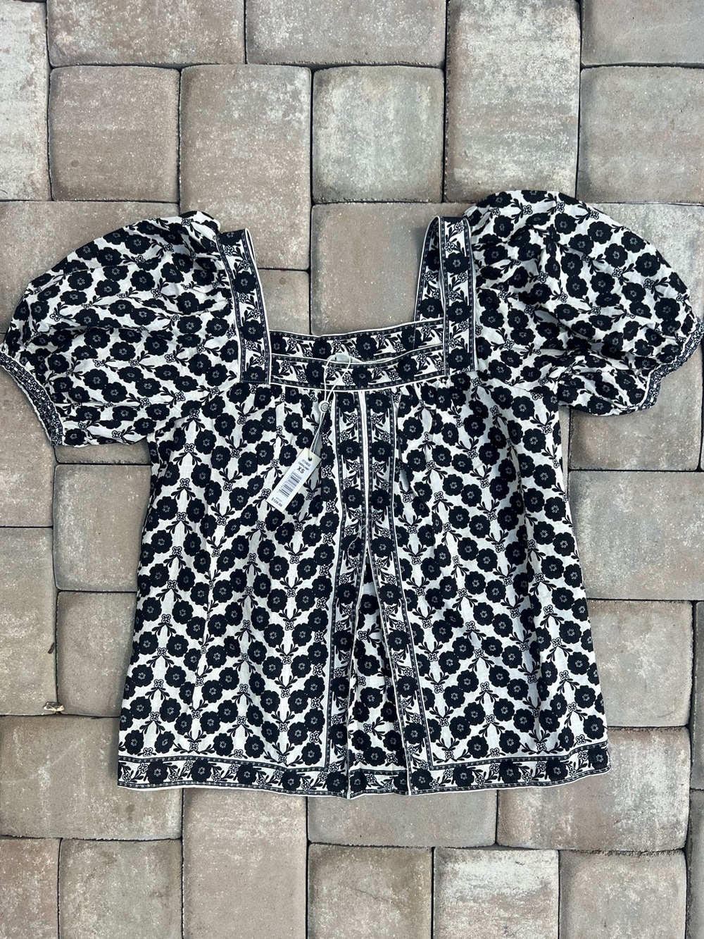 Max Studio London Preppy Black & White Floral Puff-Sleeve Square-Neck Blouse